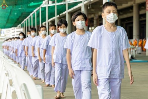 ภาพ No.43843:ประมวลภาพพิธีปลงผม โครงการอบรมมัชฌิมธรรมทายาท รุ่นที่ 26  และโครงการยุวธรรมทายาท รุ่นที่ 30