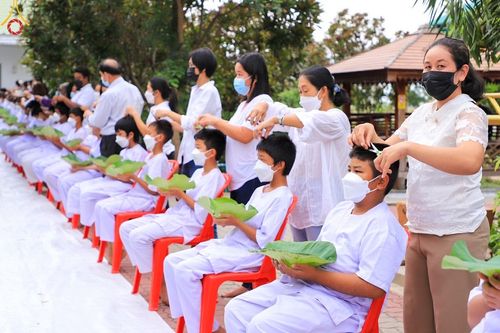 ภาพ No.45239:ประมวลภาพพิธีบรรพชา ในโครงการบรรพชาสามเณรฟื้นฟูพระพุทธศาสนาทั่วไทย ณ ศูนย์อบรมเยาวชนลาดหลุมแก้ว