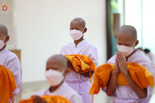 ภาพ No.45296:ประมวลภาพพิธีบรรพชา โครงการบรรพชาสามเณรฟื้นฟูพระพุทธศาสนาทั่วไทย ณ ศูนย์ปฏิบัติธรรมฉะเชิงเทรา