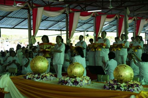 ภาพ No.4828:พิธีตอกเสาเข็มต้นแรกสถาปนา ปทุมรัตน์ธรรมเจดีย์