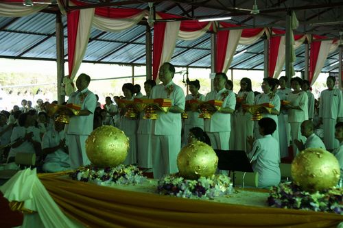 ภาพ No.4826:พิธีตอกเสาเข็มต้นแรกสถาปนา ปทุมรัตน์ธรรมเจดีย์