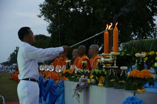 ภาพ No.4842:พิธีตอกเสาเข็มต้นแรกสถาปนา ปทุมรัตน์ธรรมเจดีย์