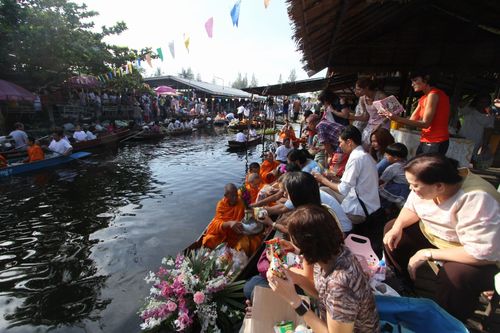 ภาพ No.4783:ตักบาตรสมุทรสงคราม พระ 299 รูป ณ ตลาดน้ำท่าคา