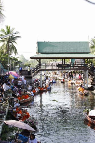 ภาพ No.4794:ตักบาตรสมุทรสงคราม พระ 299 รูป ณ ตลาดน้ำท่าคา