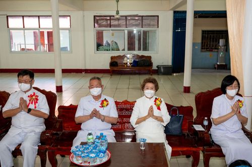 ภาพ No.39390:พิธีบรรพชาอุปสมบท ศูนย์ปฏิบัติธรรม จ.บุรีรัมย์ 