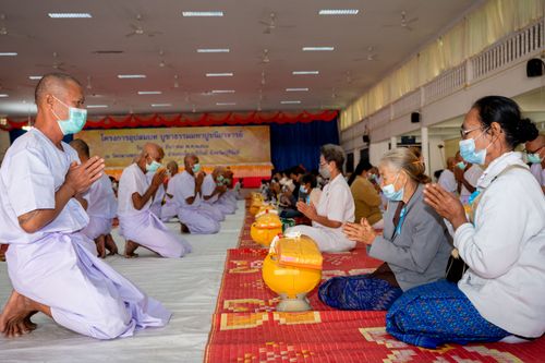 ภาพ No.39400:พิธีบรรพชาอุปสมบท ศูนย์ปฏิบัติธรรม จ.บุรีรัมย์ 