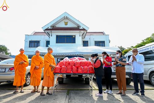 ภาพ No.51578:ประมวลภาพวัดพระธรรมกาย มูลนิธิธรรมกาย และคณะศิษยานุศิษย์ฯ ช่วยเหลือผู้ประสบภัยน้ำท่วม เขตพื้นที่ อบต.คลองสาม