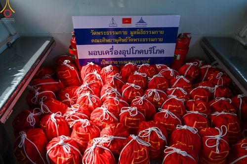 ภาพ No.51586:ประมวลภาพวัดพระธรรมกาย มูลนิธิธรรมกาย และคณะศิษยานุศิษย์ฯ ช่วยเหลือผู้ประสบภัยน้ำท่วม เขตพื้นที่ อบต.คลองสาม