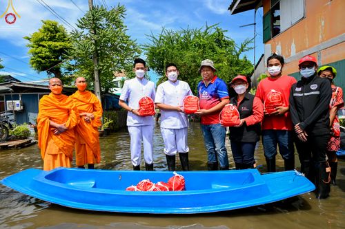 ภาพ No.51594:ประมวลภาพวัดพระธรรมกาย มูลนิธิธรรมกาย และคณะศิษยานุศิษย์ฯ ช่วยเหลือผู้ประสบภัยน้ำท่วม เขตพื้นที่ อบต.คลองสาม