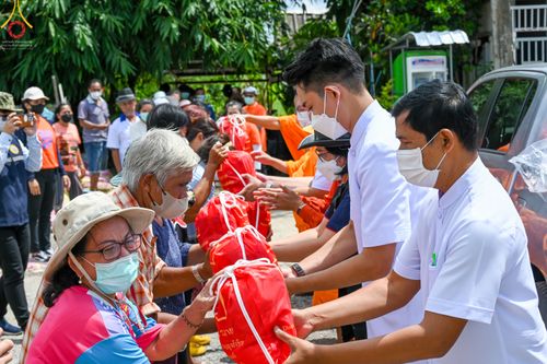 ภาพ No.51617:ประมวลภาพวัดพระธรรมกาย มูลนิธิธรรมกาย และคณะศิษยานุศิษย์ฯ ช่วยเหลือผู้ประสบภัยน้ำท่วม เขตพื้นที่ ทม.คลองหลวง