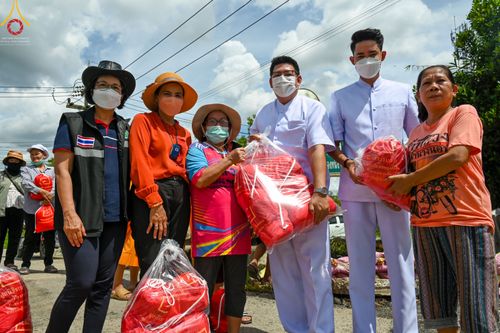 ภาพ No.51621:ประมวลภาพวัดพระธรรมกาย มูลนิธิธรรมกาย และคณะศิษยานุศิษย์ฯ ช่วยเหลือผู้ประสบภัยน้ำท่วม เขตพื้นที่ ทม.คลองหลวง