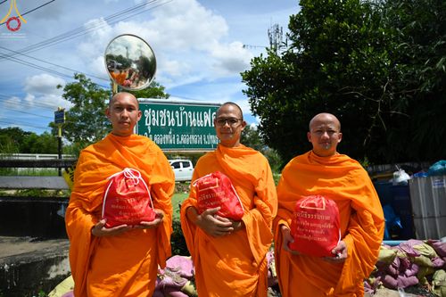 ภาพ No.51620:ประมวลภาพวัดพระธรรมกาย มูลนิธิธรรมกาย และคณะศิษยานุศิษย์ฯ ช่วยเหลือผู้ประสบภัยน้ำท่วม เขตพื้นที่ ทม.คลองหลวง