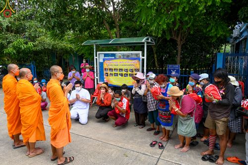 ภาพ No.51624:ประมวลภาพวัดพระธรรมกาย มูลนิธิธรรมกาย และคณะศิษยานุศิษย์ฯ ช่วยเหลือผู้ประสบภัยน้ำท่วม เขตพื้นที่ ทม.คลองหลวง