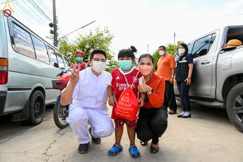 ภาพ No.51626:ประมวลภาพวัดพระธรรมกาย มูลนิธิธรรมกาย และคณะศิษยานุศิษย์ฯ ช่วยเหลือผู้ประสบภัยน้ำท่วม เขตพื้นที่ ทม.คลองหลวง