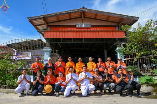 ภาพ No.51630:ประมวลภาพวัดพระธรรมกาย มูลนิธิธรรมกาย และคณะศิษยานุศิษย์ฯ ช่วยเหลือผู้ประสบภัยน้ำท่วม เขตพื้นที่ ทม.คลองหลวง