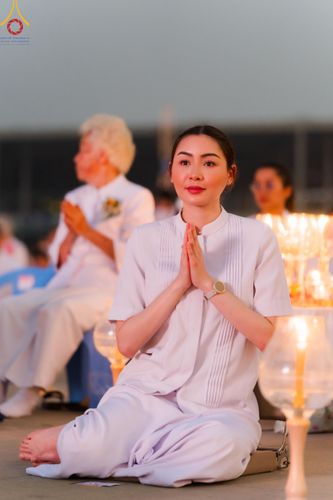 ภาพ No.122127:พิธีจุดประทีปถวายเป็นพุทธบูชา และบูชาธรรมมหาปูชนียาจารย์ พระมงคลเทพมุนี(สด จนฺทสโร) ในโครงการธรรมยาตรา กตัญญูบูชา มหาปูชนียาจารย์ พระมงคลเทพมุนี(สด จนฺทสโร) พระผู้ปราบมาร อนุสรณ์สถาน 7 แห่ง ปีที่ 12 วันที่ 31 มกราคม พ.ศ. 2567 ณ วัดพระธรรมกาย จ.ปทุมธานี