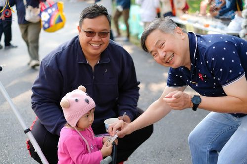 ภาพ No.194018:วัดพระธรรมกาย จัดงานวันเด็กแห่งชาติ ประจำปี พ.ศ.2568 ออกร้านอาหาร 200 ร้าน มอบของขวัญหลายหมื่นชิ้น วันที่ 12 มกราคม พ.ศ. 2568 วัดพระธรรมกาย อ.คลองหลวง จ.ปทุมธานี