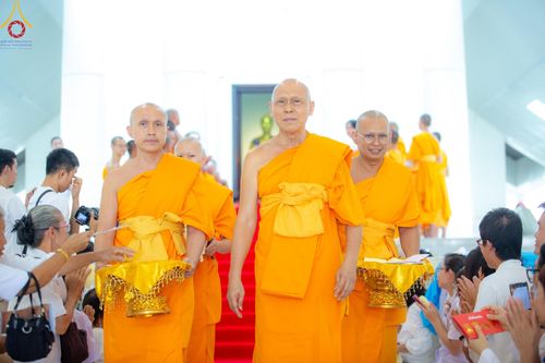 ภาพ No.136428:พิธีอุปสมบทสามเณรเตรียมสถาบันธรรมชัย รุ่นที่ 21 ณ โบสถ์พระไตรปิฏก วัดพระธรรมกาย วันเสาร์ที่ 4 พฤษภาคม พ.ศ.2567