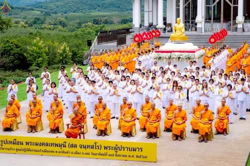 ภาพ No.239328:วันอาทิตย์ที่ 17 สิงหาคม พ.ศ. 2568 พิธีอัญเชิญรูปเหมือนพระมงคลเทพมุนี (สด จันทสโร) ณ ศาลากลางจังหวัดเลย ถึงลานพญานาค สวนสาธารณะกุดป่อง อ.เมือง จ.เลย