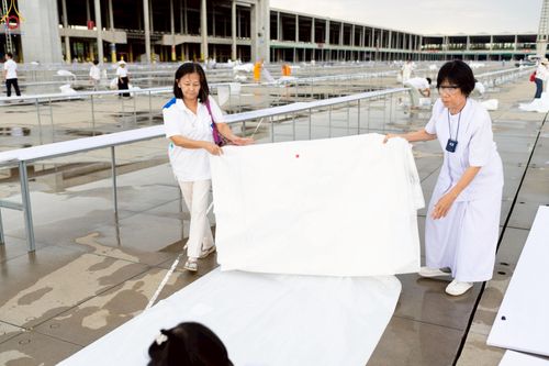 ภาพ No.225209:วันที่ 20 - 27 เมษายน พ.ศ. 2568 "ภาพแห่งความปลื้มที่ไม่มีวันจบ" คณะสงฆ์สามเณร เจ้าหน้าที่ และสาธุชน ร่วมแรงร่วมใจกันเตรียมงานและเก็บงาน เพื่อวันคุ้มครองโลก พิธีถวายมหาสังฆทานคณะสงฆ์ 40,000 กว่าวัดทั่วประเทศ