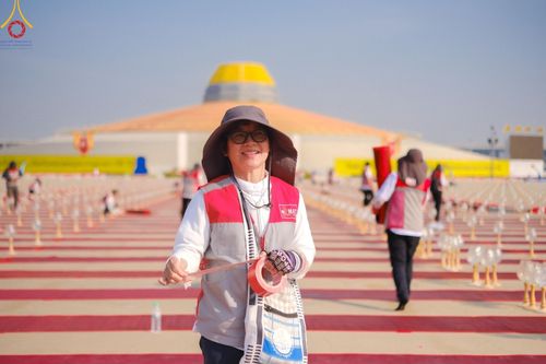 ภาพ No.208235:V.55 สารพัดV สารพัดดี ที่วัดพระธรรมกาย ในโครงการธรรมยาตรา กตัญญูบูชา มหาปูชนียาจารย์ พระมงคลเทพมุนี (สด จนฺทสโร) พระผู้ปราบมาร อนุสรณ์สถาน 7 แห่ง ปีที่ 13 ระหว่างวันที่ 2-31 มกราคม พ.ศ. 2568