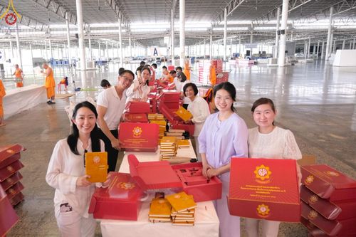 ภาพ No.212178:วันจันทร์ที่ 17 มีนาคม พ.ศ. 2568 บุญบรรจุกล่องไทยธรรม เพื่อถวายแด่พระสังฆาธิการ 40,000 กว่าวัดทั่วไทย ในวันคุ้มครองโลก 22 เมษายน พ.ศ. 2568 ณ บ้านแก้วเรือนทองคุณยายฯ วัดพระธรรมกาย