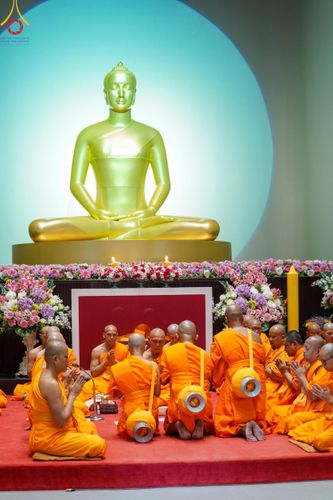 ภาพ No.199823:โครงการอุปสมบทหมู่บูชาธรรม 116 ปี คุณยายอาจารย์มหารัตนอุบาสิกาจันทร์ ขนนกยูง โครงการอุปสมบทหมู่ธรรมทายาท ระดับอุดมศึกษา รุ่นที่ 51 ภาคฤดูหนาว  ณ โบสถ์พระไตรปิฏก วัดพระธรรมกาย จ.ปทุมธานี  วันที่ 11 มกราคม พ.ศ. 2568 โดยมีพระครูปลัดรัตนวีรวัฒน์ เจ้าอาวาสวัด