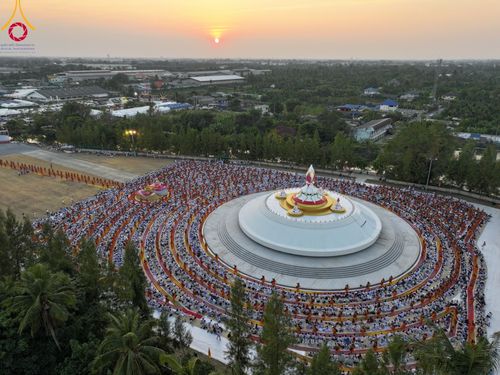 ภาพ No.108014:พิธีต้อนรับพระธรรมยาตรา ในโครงการธรรมยาตรากตัญญูบูชา มหาปูชนียาจารย์ พระมงคลเทพมุนี(สด จนฺทสโร) พระผู้ปราบมาร อนุสรณ์สถาน 7 แห่ง ปีที่ 12 วันที่ 7 มกราคม พ.ศ. 2567 ณ อนุสรณ์สถานคลองบางนางแท่น  อ.สามพราน จ.นครปฐม