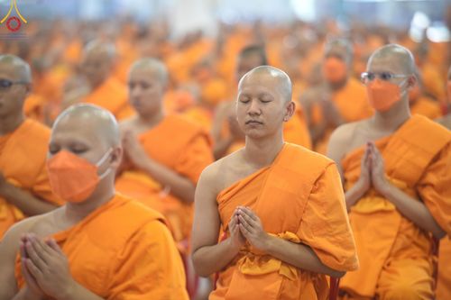 ภาพ No.136717:พิธีตักบาตร พิธีบูชาข้าวพระ ในวันอาทิตย์ต้นเดือนที่ 5 พฤษภาคม พ.ศ. 2567 ณ วัดพระธรรมกาย จ.ปทุมธานี