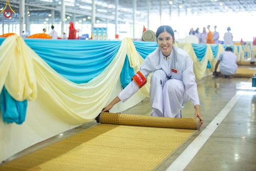 ภาพ No.59792:V.39 ทุ่มสุดใจ ธรรมชัย 80 ปี การเตรียมงาน การปฏิบัติงาน ของเจ้าหน้าที่หน่วยงานต่างๆ เพื่อพิธีฉลองอายุวัฒนมงคล 80 ปี หลวงพ่อธัมมชโย และรับถวายมหาสังฆทาน 10,000 กว่าวัดทั่วประเทศ ในวันคุ้มครองโลก จันทร์ที่ 22 เมษายน พ.ศ. 2567