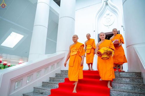 ภาพ No.229302:วันเสาร์ที่ 14 มิถุนายน พ.ศ. 2568 พิธีบรรพชา , พิธีถวายบาตร , พิธีอุปสมบท ในโครงการบรรพชาอุปสมบทหมู่ ผู้บริหารรุ่นที่ 15 และ อุดมศึกษา รุ่นที่ 52 ณ โบสถ์พระไตรปิฎก วัดพระธรรมกาย