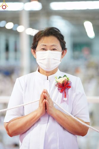 ภาพ No.89590:พิธีตักบาตร ข้าวสารอาหารแห้ง พิธีบูชาข้าวพระ และพิธีจุดเทียนใจ ไฟนิรันดร์  อนันตชัย ณ สภาธรรมกายสากล วัดพระธรรมกาย วันอาทิตย์ที่ 1 ตุลาคม พ.ศ. 2566