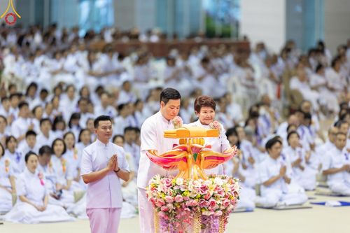 ภาพ No.167855:พิธีทอดกฐิน และ พิธีกรานกฐิน ในวันอาทิตย์ที่ 3 พฤศจิกายน พ.ศ. 2567 ณ วัดพระธรรมกาย จ.ปทุมธานี