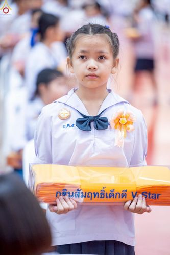 ภาพ No.246070:วันเสาร์ที่ 13 กันยายน พ.ศ. 2568 พิธีมอบผ้าไตรประธานกฐินสัมฤทธิ์เด็กดี V-Star ณ สภาธรรมกายสากล วัดพระธรรมกาย
