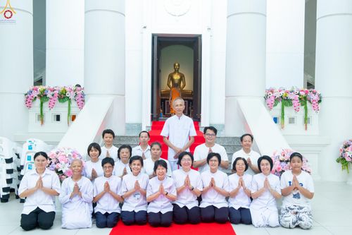 ภาพ No.330119:วันที่ 30 พฤษภาคม พ.ศ.2569 พิธีตัดปอยผมและปลงผม อุบาสกอุปสมบทอุทิศชีวิต 11 ท่าน ณ โบสถ์พระไตรปิฎก วัดพระธรรมกาย จังหวัดปทุมธานี