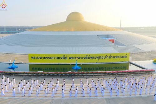 ภาพ No.330375:วันวิสาขบูชา อาทิตย์ที่ 31 พฤษภาคม พ.ศ.2569 พิธีเวียนประทักษิณ และพิธีวันทาเจดีย์ ณ พระมหาธรรมกายเจดีย์ วัดพระธรรมกาย จังหวัดปทุมธานี