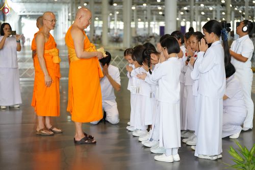ภาพ No.331175:วันวิสาขบูชา อาทิตย์ที่ 31 พฤษภาคม พ.ศ.2569 พิธีปฏิบัติธรรม ณ ห้องแก้วสารพัดนึก 1  วัดพระธรรมกาย จังหวัดปทุมธานี