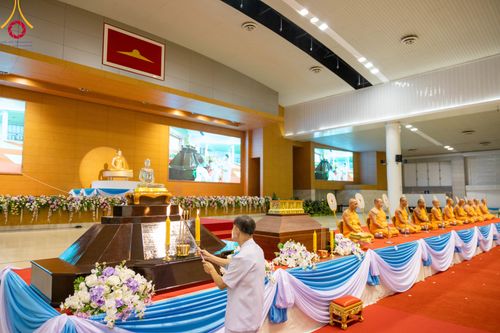 ภาพ No.90858:พิธีบำเพ็ญกุศลสวดพระอภิธรรม  อุบาสกถาวร พรหมถาวร (อุบาสกผู้ปั้นพระ) คืนที่ 5 วันพุธที่ 18 ตุลาคม พ.ศ. 2566 ณ ห้องแก้วสารพัดนึก 1 สภาธรรมกายสากล วัดพระธรรมกาย จ.ปทุมธานี