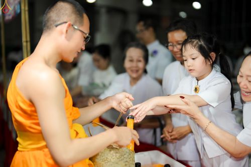 ภาพ No.308160:วันที่ 31 มกราคม พ.ศ. 2569 พิธีจุดประทีปธรรมถวายเป็นพุทธบูชา  และบูชาธรรมมหาปูชนียาจารย์ (ภาพชุดที่ 3) ณ วัดพระธรรมกาย ปทุมธานี ในโครงการธรรมยาตรา กตัญญูบูชา มหาปูชนียาจารย์ พระมงคลเทพมุนี(สด จนฺทสโร) พระผู้ปราบมาร อนุสรณ์สถาน 7 แห่ง ปีที่ 14