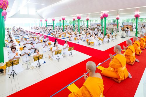 ภาพ No.137737:พิธีอุปสมบทสามเณรอุทิศชีวิต 11 รูป วันวิสาขบูชา พุธที่ 22 พฤษภาคม พ.ศ.2567 ณ อุโบสถ วัดพระธรรมกาย