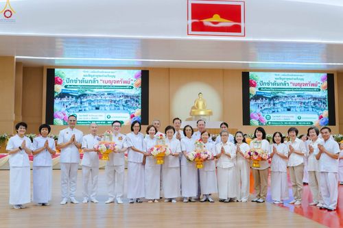 ภาพ No.343522:วันที่ 16 สิงหาคม พ.ศ.2569 พิธีถวายคิลานเภสัช และอุปกรณ์ทางการแพทย์ ณ ห้องแก้วสารพัดนึก2 วัดพระธรรมกาย