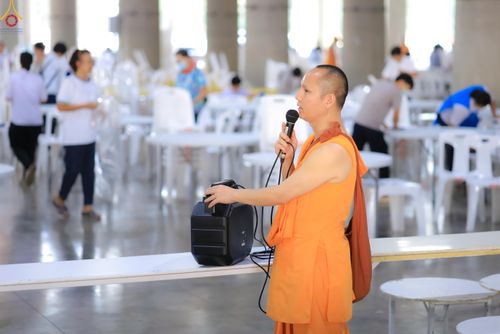 ภาพ No.322683:วันที่ 15-18 เมษายน พ.ศ.2569 การเเตรียมโต๊ะฉัน , เตรียมจุดพักค้าง , เรียงเก้าอี้ , เรียงกล่องไทยธรรม  เพื่องานถวายมหาสังฆทาน 40,000 กว่าวัดทั่วประเทศ วันคุ้มครองโลก 22 เมษายน พ.ศ.2569 วัดพระธรรมกาย