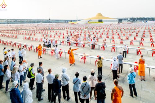 ภาพ No.322531:วันที่ 17 เมษายน พ.ศ.2569 การเรียงกล่องไทยธรรม เรียงน้ำดื่ม เรียงร่ม ณ ลานธรรมพระมหาธรรมกายเจดีย์ เพื่องานถวายมหาสังฆทาน 40,000 กว่าวัดทั่วประเทศ วันคุ้มครองโลก 22 เมษายน พ.ศ.2569 วัดพระธรรมกาย