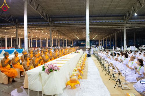 ภาพ No.105377:พิธีถวายภัตตาหารเป็นสังฆทาน แด่คณะพระธรรมยาตราฯ ในโครงการธรรมยาตรากตัญญูบูชา มหาปูชนียาจารย์ พระมงคลเทพมุนี(สด จนฺทสโร) พระผู้ปราบมาร อนุสรณ์สถาน 7 แห่ง ปีที่ 12 วันที่ 2 มกราคม พ.ศ. 2567 ณ สภาธรรมกายสากล วัดพระธรรมกาย