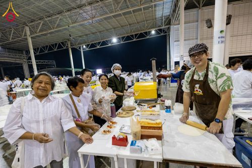 ภาพ No.121140:พิธีถวายภัตตาหารเป็นสังฆทาน แด่คณะพระธรรมยาตราฯ ในโครงการธรรมยาตรากตัญญูบูชา มหาปูชนียาจารย์ พระมงคลเทพมุนี(สด จนฺทสโร) พระผู้ปราบมาร อนุสรณ์สถาน 7 แห่ง ปีที่ 12 วันที่ 30 มกราคม พ.ศ. 2567 ณ สภาธรรมกายสากล วัดพระธรรมกาย