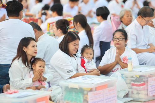 ภาพ No.302406:วันที่ 24 มกราคม พ.ศ. 2569 พิธีตักบาตรพระธรรมยาตรา ณ อนุสรณ์สถานลำดับที่ 5 สถานที่เผยแผ่วิชชาธรรมกายครั้งแรก อนุสรณ์สถานบางปลา วัดบางปลา อำเภอบางเลน จังหวัดนครปฐม ในโครงการธรรมยาตรา กตัญญูบูชา มหาปูชนียาจารย์ พระมงคลเทพมุนี(สด จนฺทสโร) พระผู้ปราบมาร อนุส