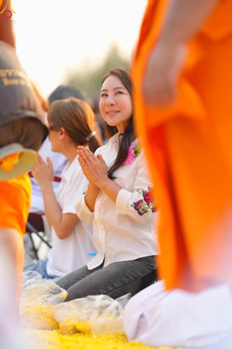 ภาพ No.299563:วันที่ 18 มกราคม พ.ศ. 2569 พิธีต้อนรับพระธรรมยาตรา (ภาพชุดที่ 2) ณ อนุสรณ์สถานลำดับที่ 5  สถานที่เผยแผ่วิชชาธรรมกายครั้งแรก อนุสรณ์สถานบางปลา วัดบางปลา อำเภอบางเลน จังหวัดนครปฐม ในโครงการธรรมยาตรา กตัญญูบูชา มหาปูชนียาจารย์ พระมงคลเทพมุนี(สด จนฺทสโร) พระ