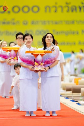 ภาพ No.215627:วันอาทิตย์ต้นเดือนที่ 6 เมษายน พ.ศ. 2568 ขบวนอัญเชิญผ้าป่าสมทบ มหาสังฆทาน 40,000 กว่าวัดทั่วประเทศ ณ สภาธรรมกายสากล วัดพระธรรมกาย