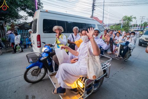 ภาพ No.110626:พิธีต้อนรับพระธรรมยาตรา ในโครงการธรรมยาตรากตัญญูบูชา มหาปูชนียาจารย์ พระมงคลเทพมุนี(สด จนฺทสโร) พระผู้ปราบมาร อนุสรณ์สถาน 7 แห่ง ปีที่ 12 วันที่ 11 มกราคม พ.ศ. 2567 ณ อนุสรณ์สถานลำดับที่ 3 สถานที่เกิดใหม่ในเพศสมณะ วัดสองพี่น้อง จ.สุพรรณบุรี