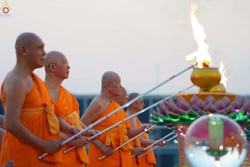 ภาพ No.307596:วันที่ 31 มกราคม พ.ศ. 2569 พิธีจุดประทีปธรรมถวายเป็นพุทธบูชา  และบูชาธรรมมหาปูชนียาจารย์ (ภาพชุดที่ 2) ณ วัดพระธรรมกาย ปทุมธานี ในโครงการธรรมยาตรา กตัญญูบูชา มหาปูชนียาจารย์ พระมงคลเทพมุนี(สด จนฺทสโร) พระผู้ปราบมาร อนุสรณ์สถาน 7 แห่ง ปีที่ 14